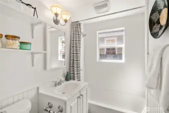 upstairs full bathroom