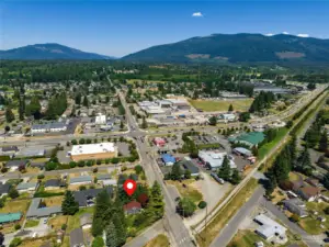 A bird’s-eye view highlights the convenient in-town location, close to shops, dining, and schools.