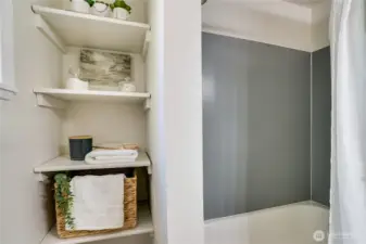 clean and easily  maintain tub/shower.