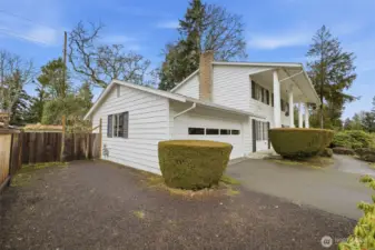 Plenty of parking space in the long driveway.