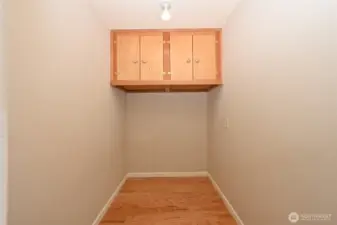 Large Flex Space - Closet or Office