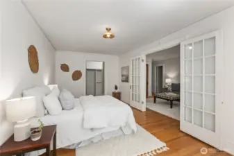 Very spacious bedroom