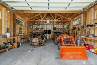 Oversized detached shop!