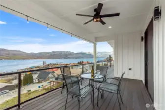 Imagine playing at Chelan Hills beaches followed by warm evenings enjoying cool beverages on this beautiful covered composite deck as you watch the sunset over Lake Chelan!