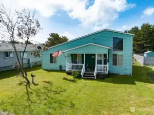 Cozy beach cabin just steps from the dunes and ocean