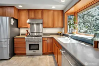 Thermador Gas Range & Double Drawer Samsung French Door Refrigerator Plus Thermadore DW