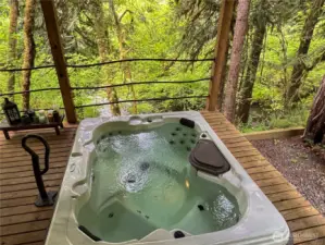 Riverfront Spa Room & Hot Tub...