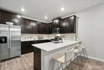Kitchen w/ eat bar, quartz countertops