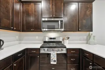Kitchen, gas range, quartz countertops