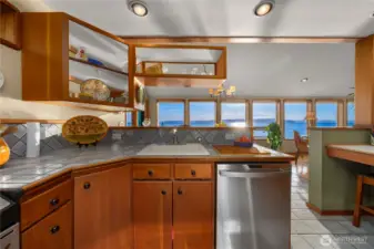 Kitchen with bar space