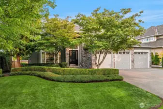 Unrivaled community and location - highlights of this exceptional home include an oversized cul-de-sac lot, new lifetime roof and HVAC system (2020), new carpet, new interior/exterior paint and spacious rooms. Central air conditioning ensures year-round comfort.