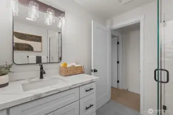 Upper guest bathroom