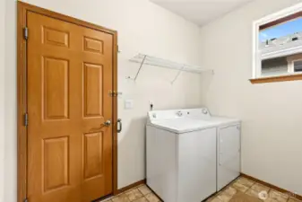 Generous laundry room as space for additional storage