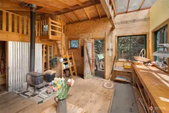 Garden shed w/ wood stove