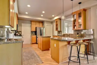 Breakfast bar counter is perfect for busy mornings or snack time.