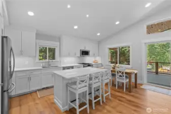 Kitchen w/3 seat Island