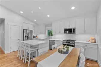 Eating space in kitchen