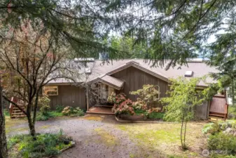 Entrance circular driveway