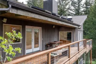 Surrounding deck