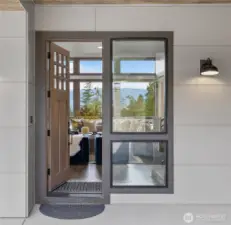 Lovely entry to welcome you home or your friends and family in