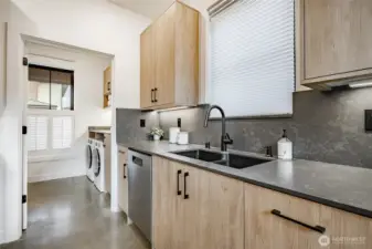 Hot water recirculating pump (rapid-on hot water).