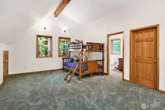 Upstairs loft area is a great size