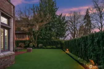 Another photo of the lawn area.