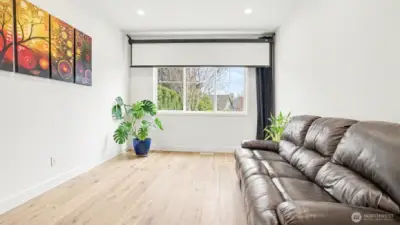 Main floor Flex Room