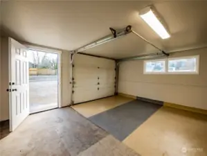 OVERSIZED 1 CAR GARAGE...NEED SOME SHOP SPACE??