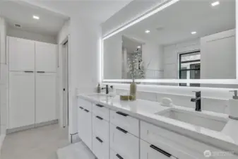 Double vanity w/backlit mirror