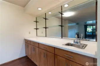 Dining Room/Bar Area