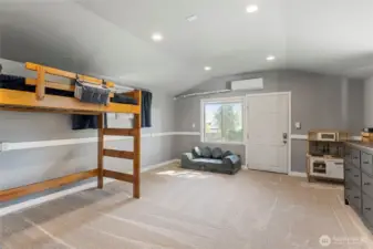 Separate entry to the lower level...