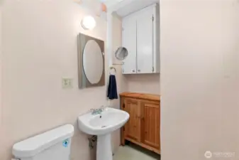 1/2 bathroom