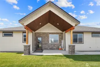 Covered welcoming front porch!