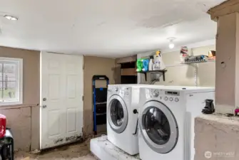Laundry space / In basement