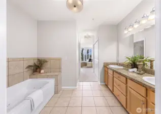 Deep tiled primary bath w/ jetted tub