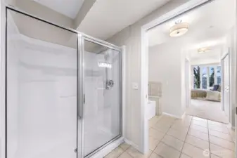 Walk-in double shower