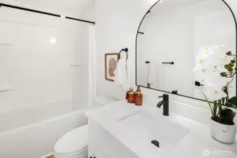 Full Bathroom behind kitchen