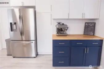 Kitchen (refrigerator stays )