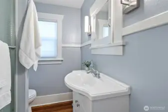 Full bath on main.