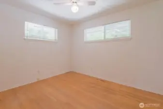 Bedroom at end of hallway on the right. Notice those oak hardwood floors?