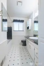 Black and White full bath with that 1980's Art Deco inspiration