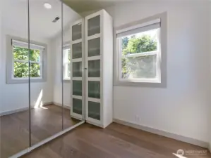 Master bedrrom with  walk-in closet and closet organizers