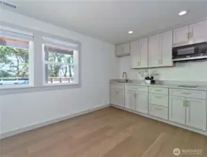 downstair 2nd kitchen with its own entrance