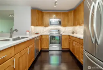 Large kitchen with lots of lighting