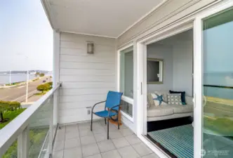 Large deck room for table and chairs