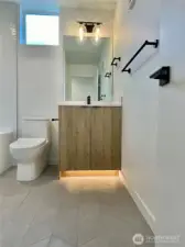 2nd level full bath