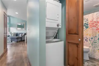 Washer/dryer included