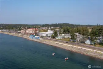 Across from the beach and walking distance to all Birch Bay amenities