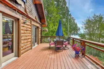 Huge wrap-around trex deck perfect for entertaining and relaxing with a water view!